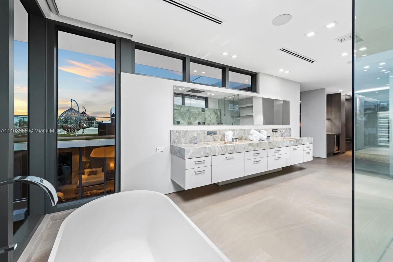 440 Mola Ave photo 22