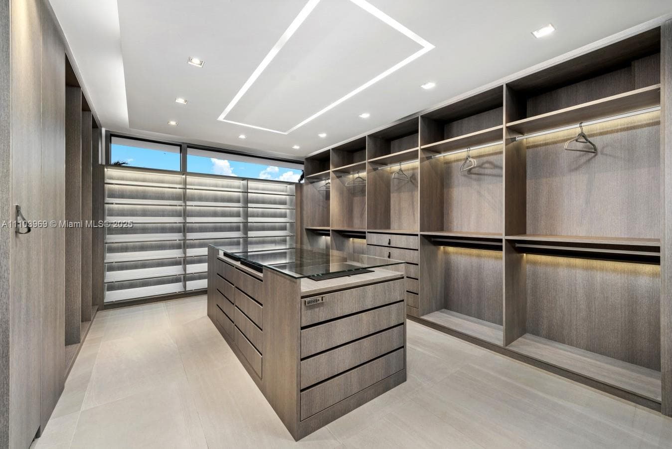 440 Mola Ave photo 20