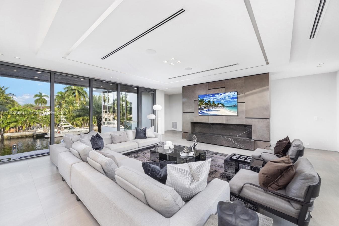 440 Mola Ave photo 10