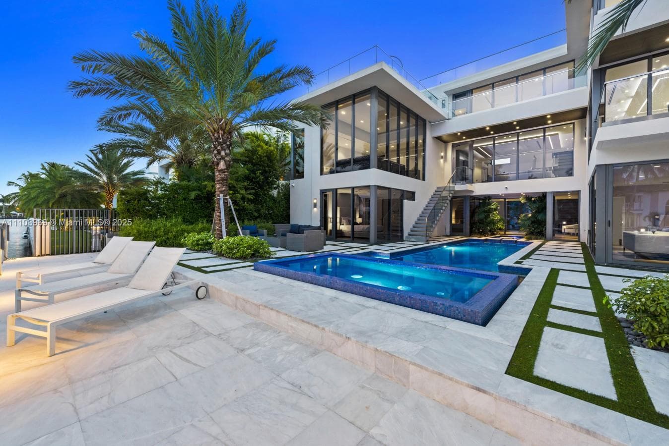 440 Mola Ave photo 4