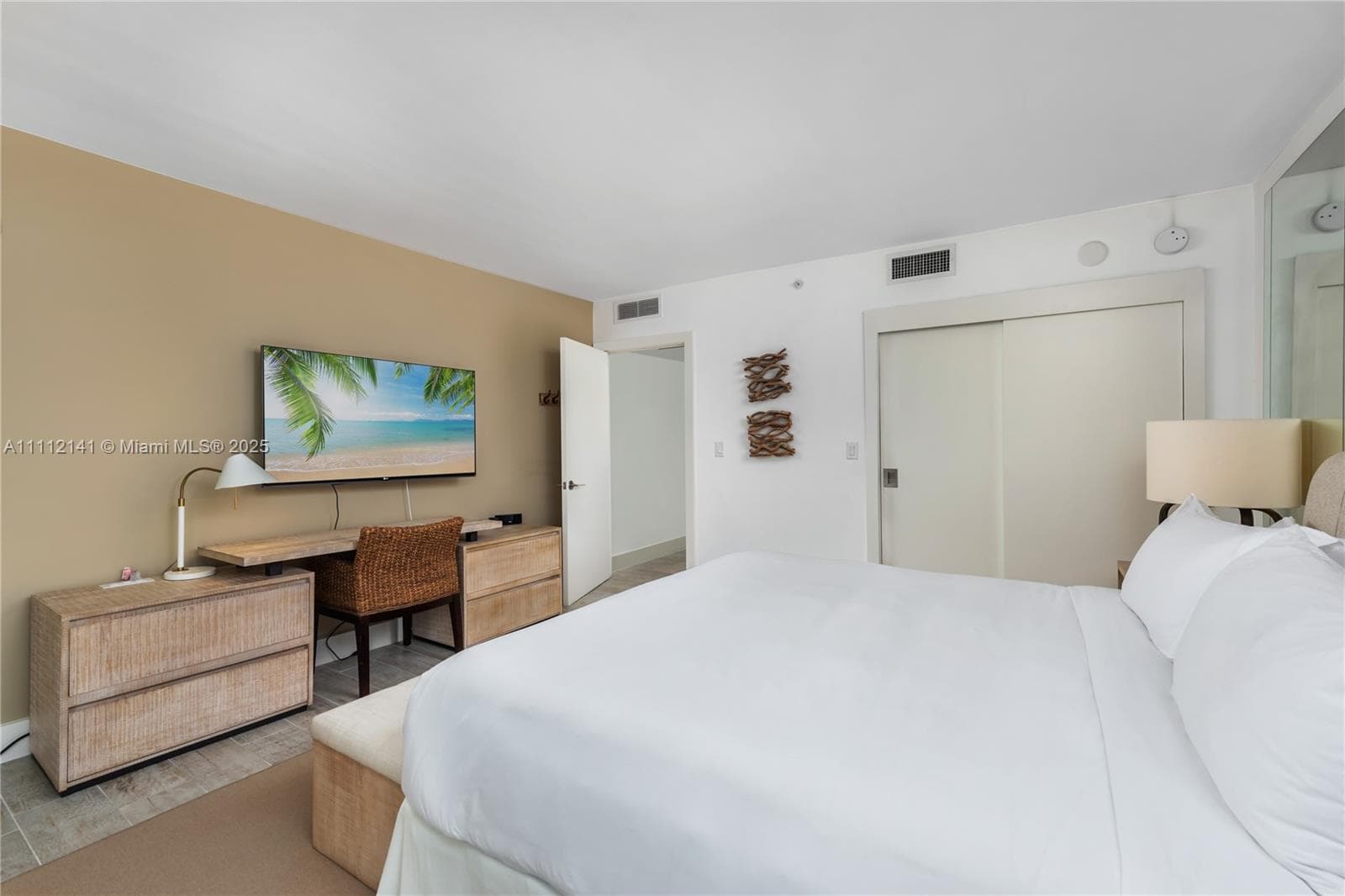 102 24th St 1208 photo 10