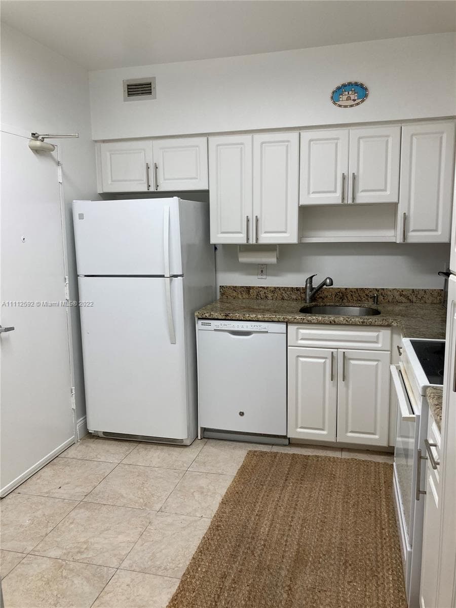 5161 Collins Ave 210 photo 11
