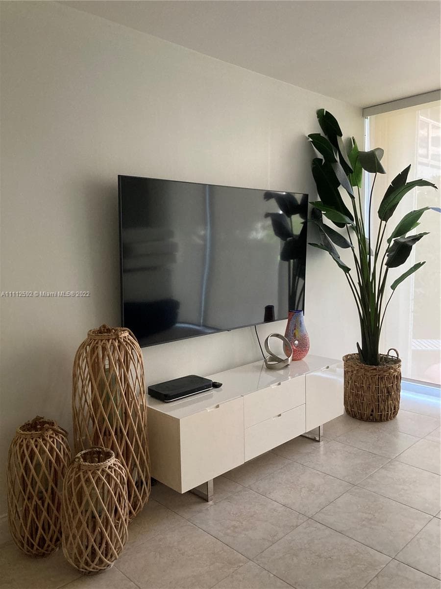5161 Collins Ave 210 photo 8