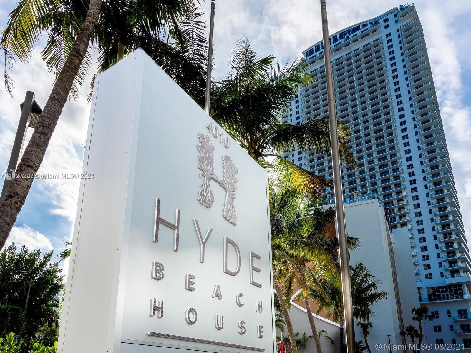 4010 Ocean Dr R401 photo 2