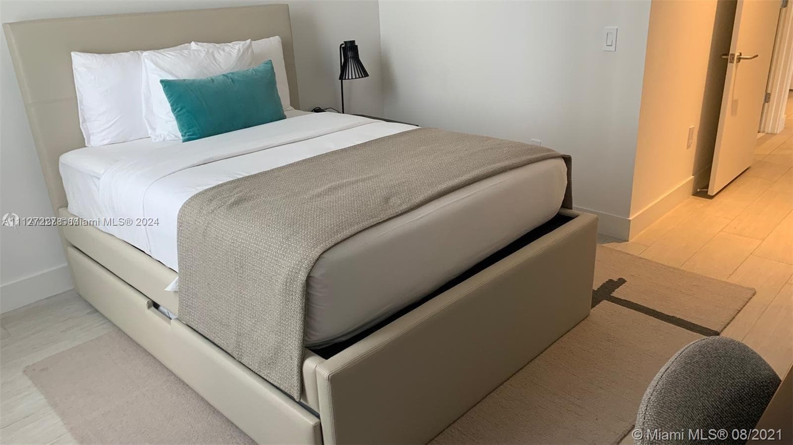 4010 Ocean Dr R401 photo 3