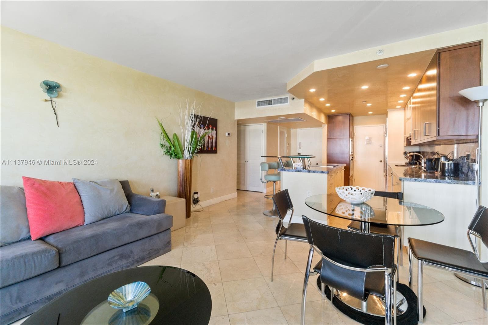 100 Lincoln Rd 1533 photo 2