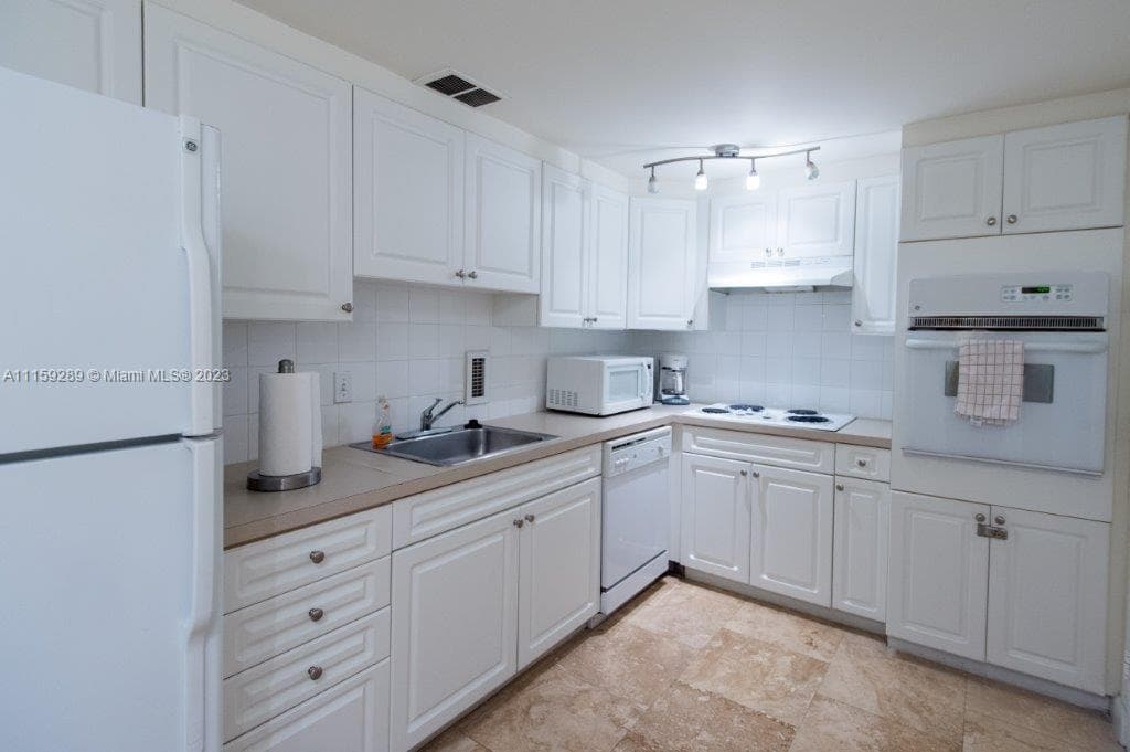 3901 S Ocean Dr 1H photo 4