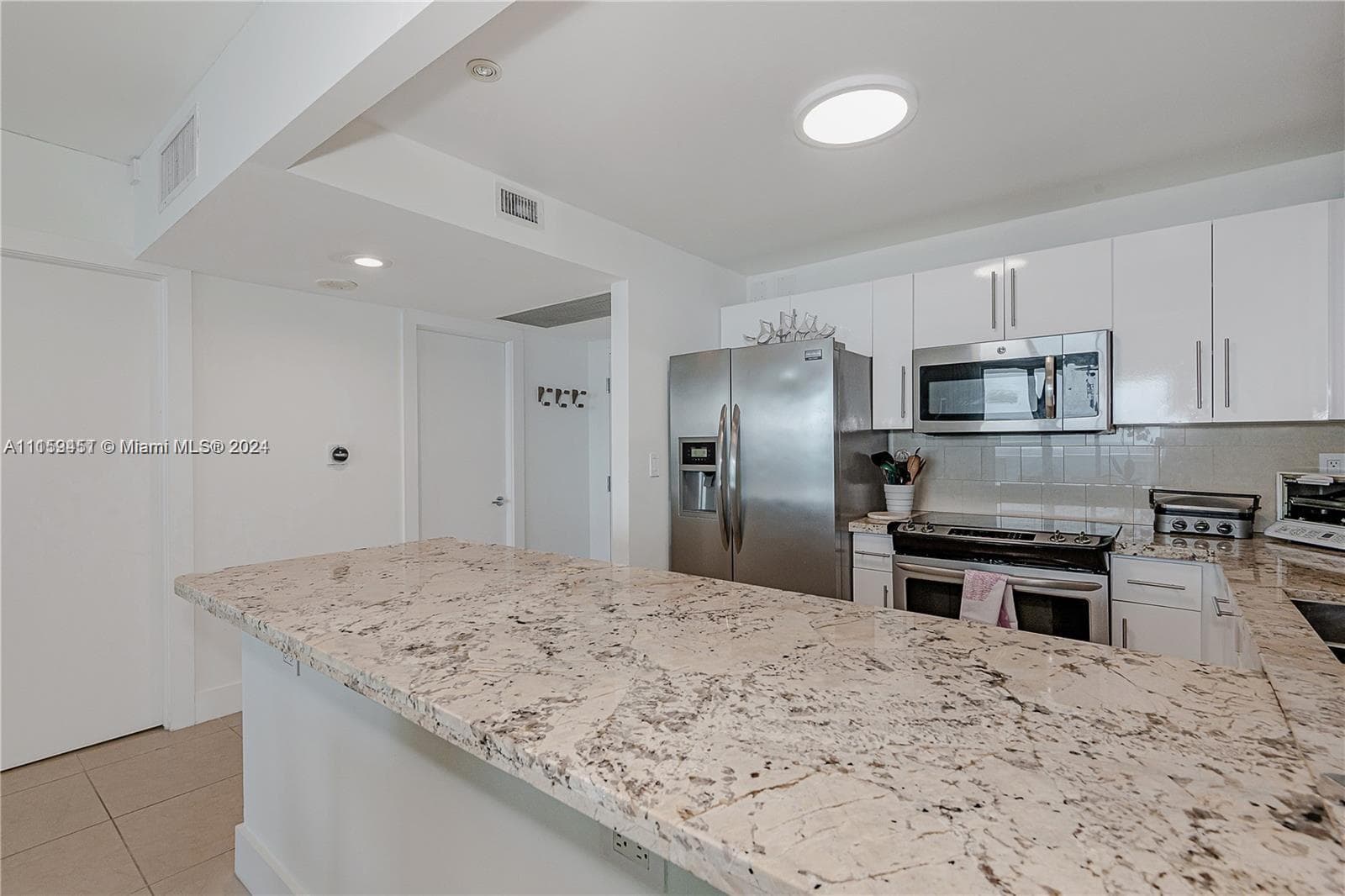 2301 Collins Ave 938 photo 17