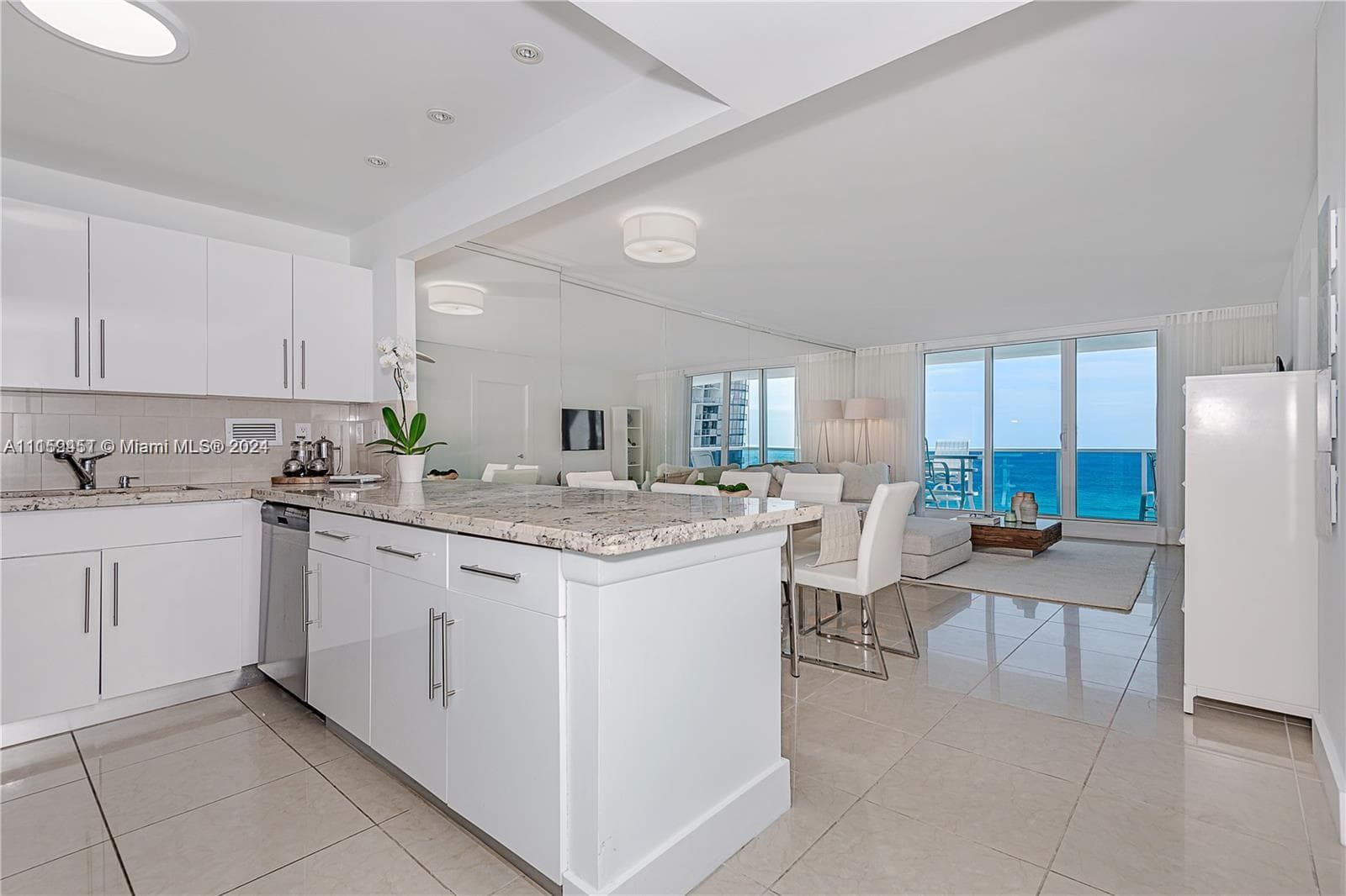 2301 Collins Ave 938 photo 16