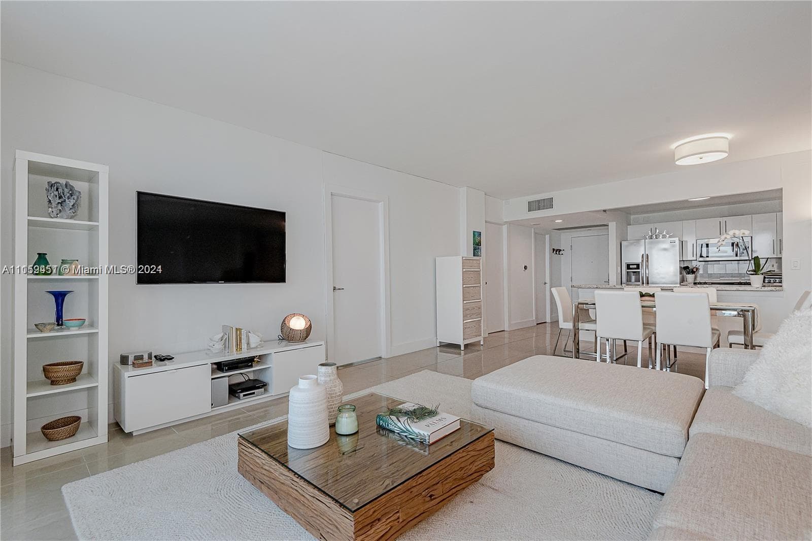 2301 Collins Ave 938 photo 22