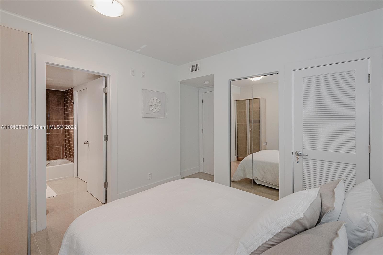 2301 Collins Ave 938 photo 10