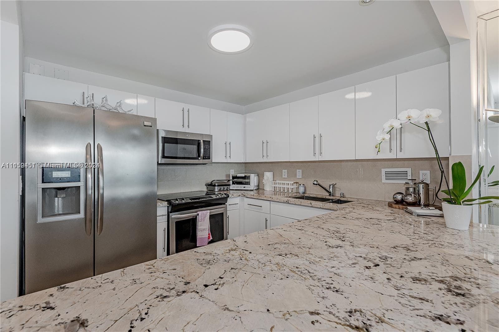 2301 Collins Ave 938 photo 14