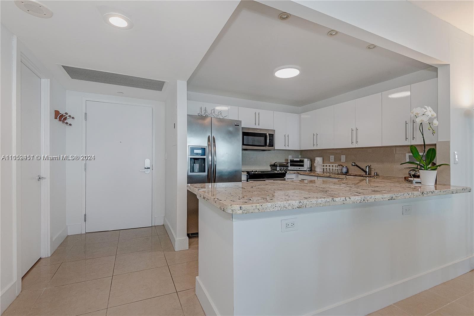 2301 Collins Ave 938 photo 18