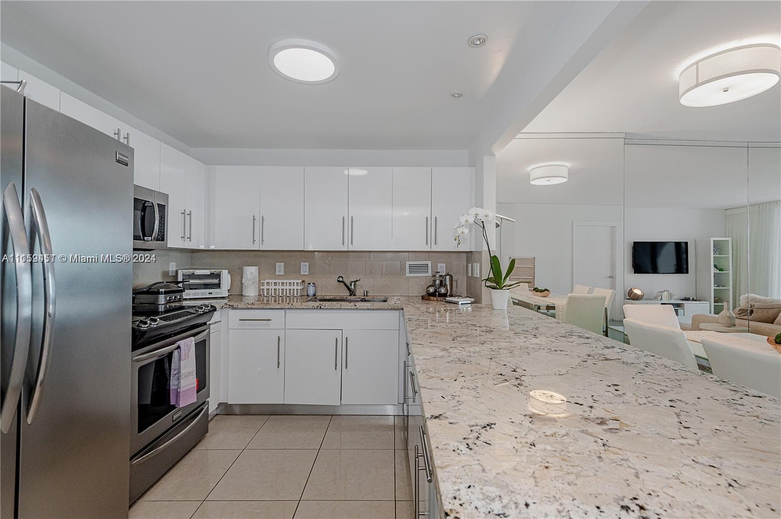 2301 Collins Ave 938 photo 15