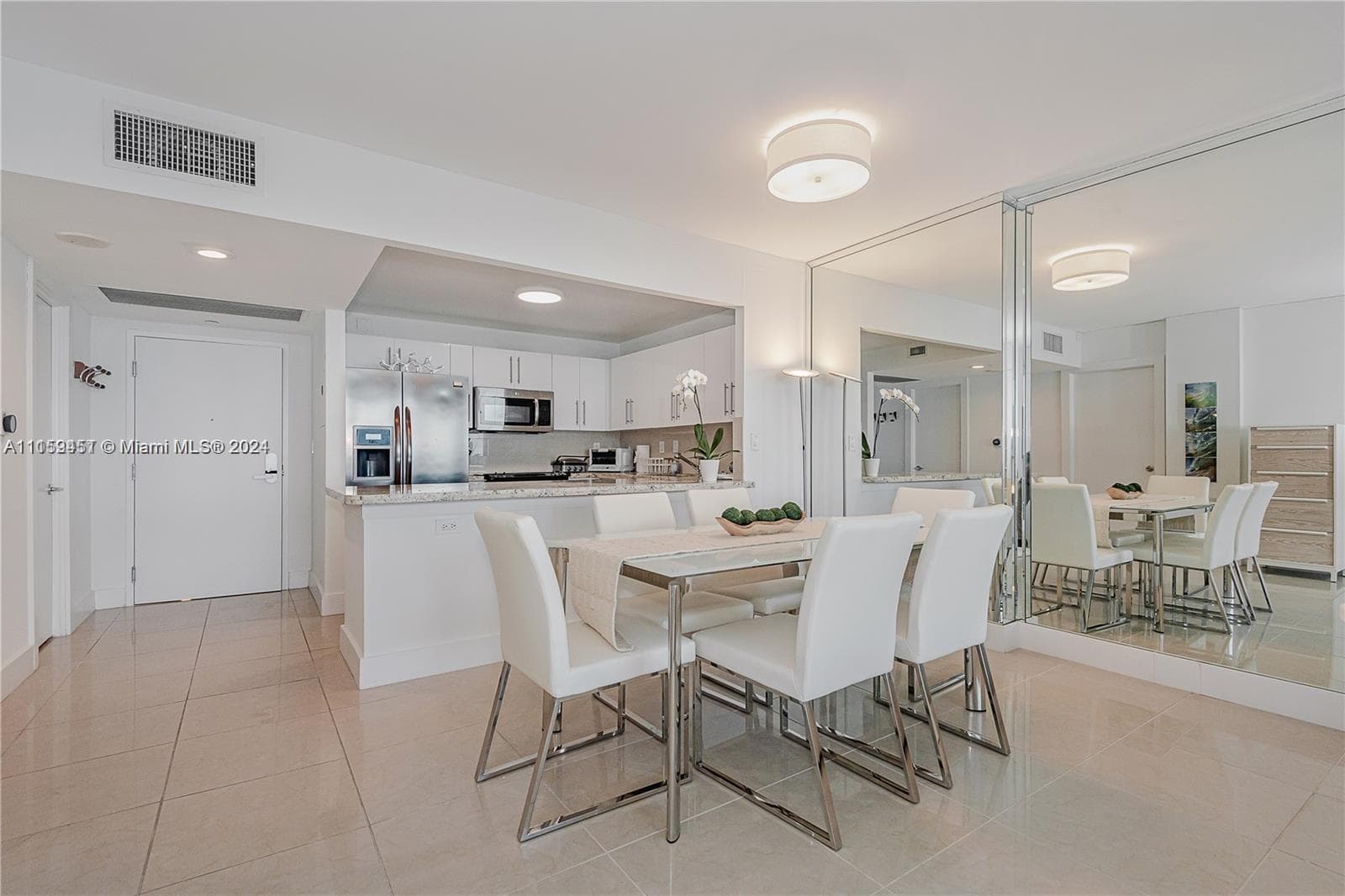 2301 Collins Ave 938 photo 19