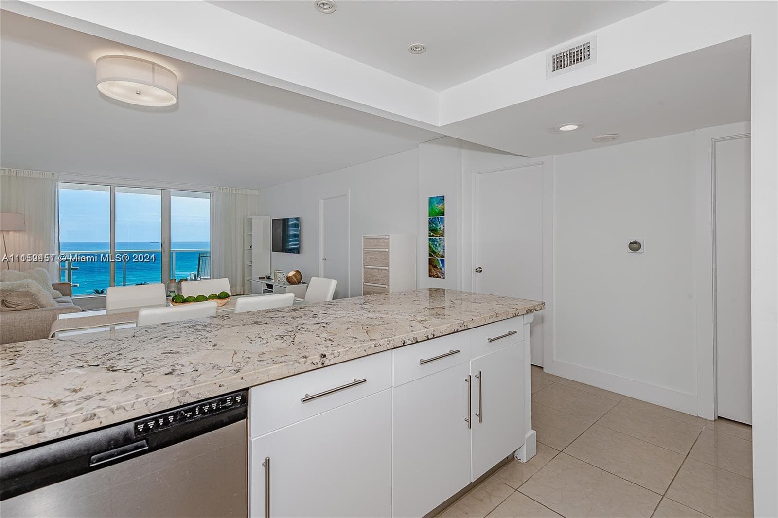 2301 Collins Ave 938 photo 4