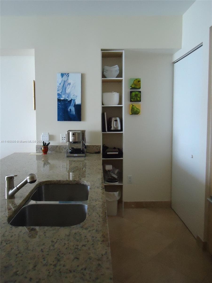 1830 S Ocean Dr 1505 photo 4