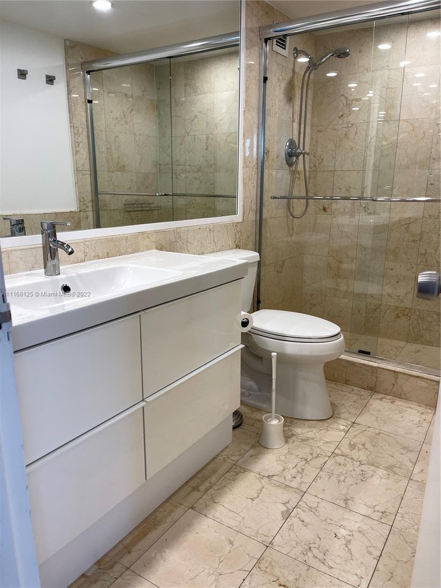 5161 Collins Ave 914 photo 7