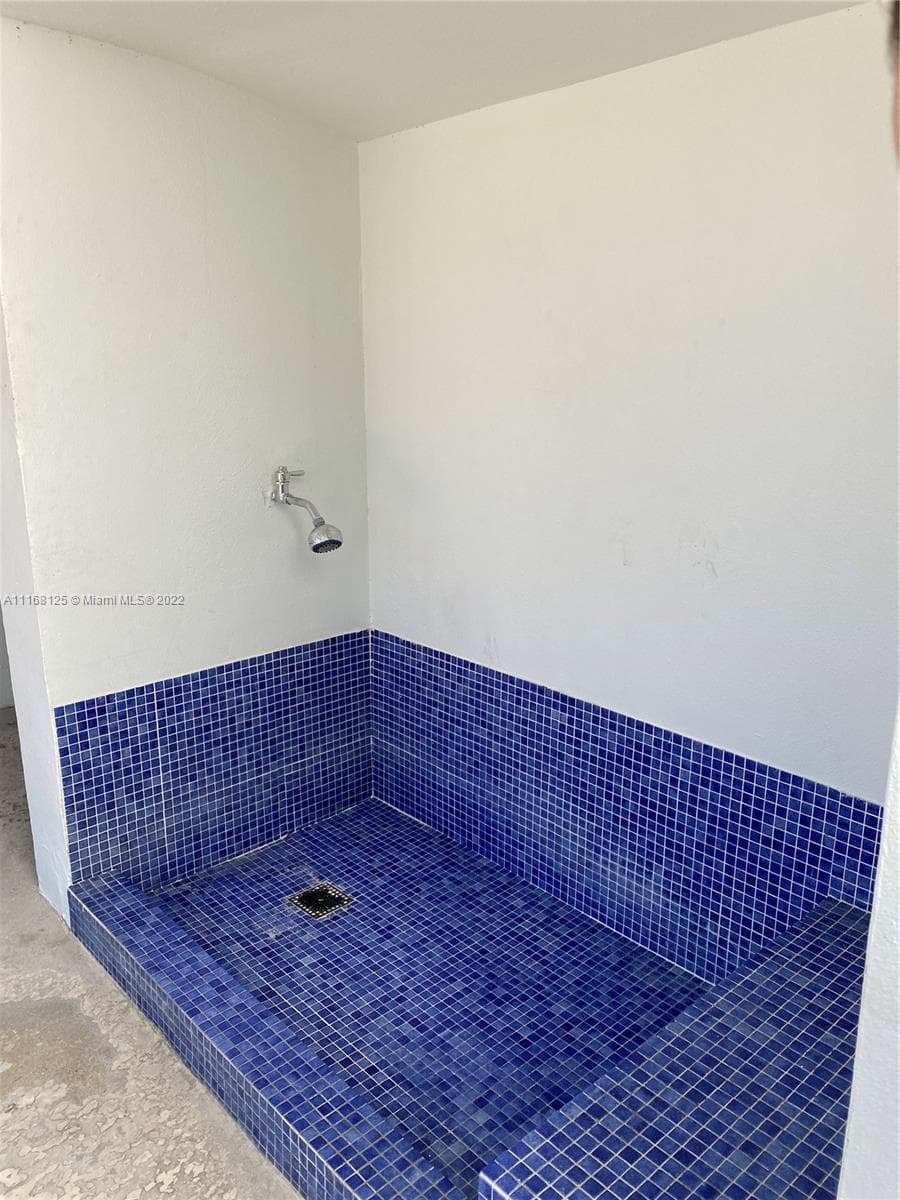5161 Collins Ave 914 photo 24