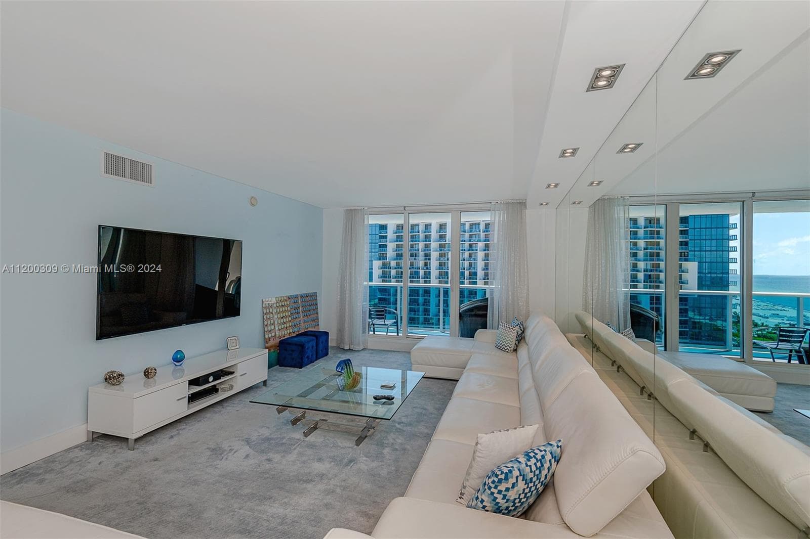 2301 Collins Ave 1506 photo 7