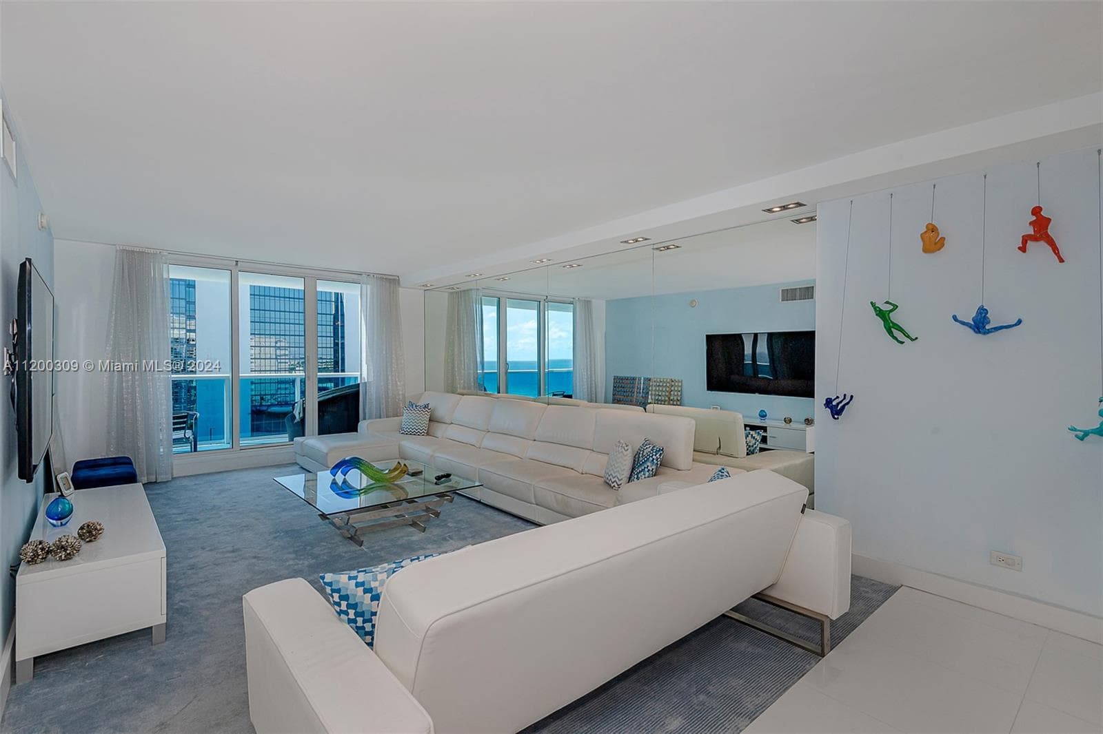 2301 Collins Ave 1506 photo 5