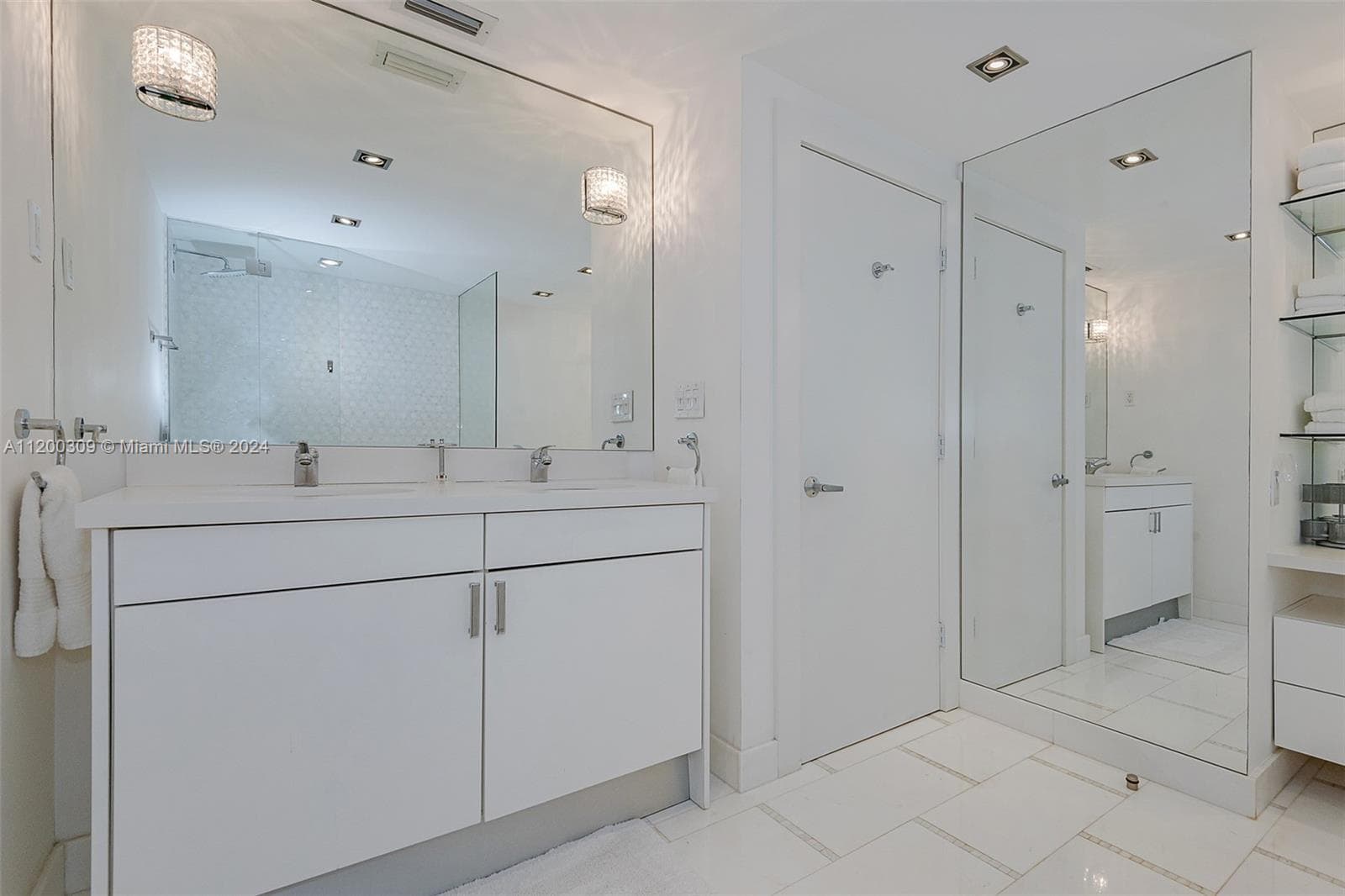 2301 Collins Ave 1506 photo 18
