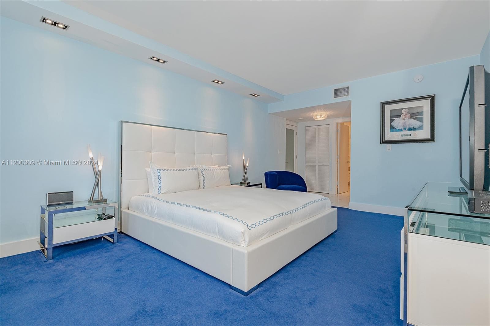 2301 Collins Ave 1506 photo 11