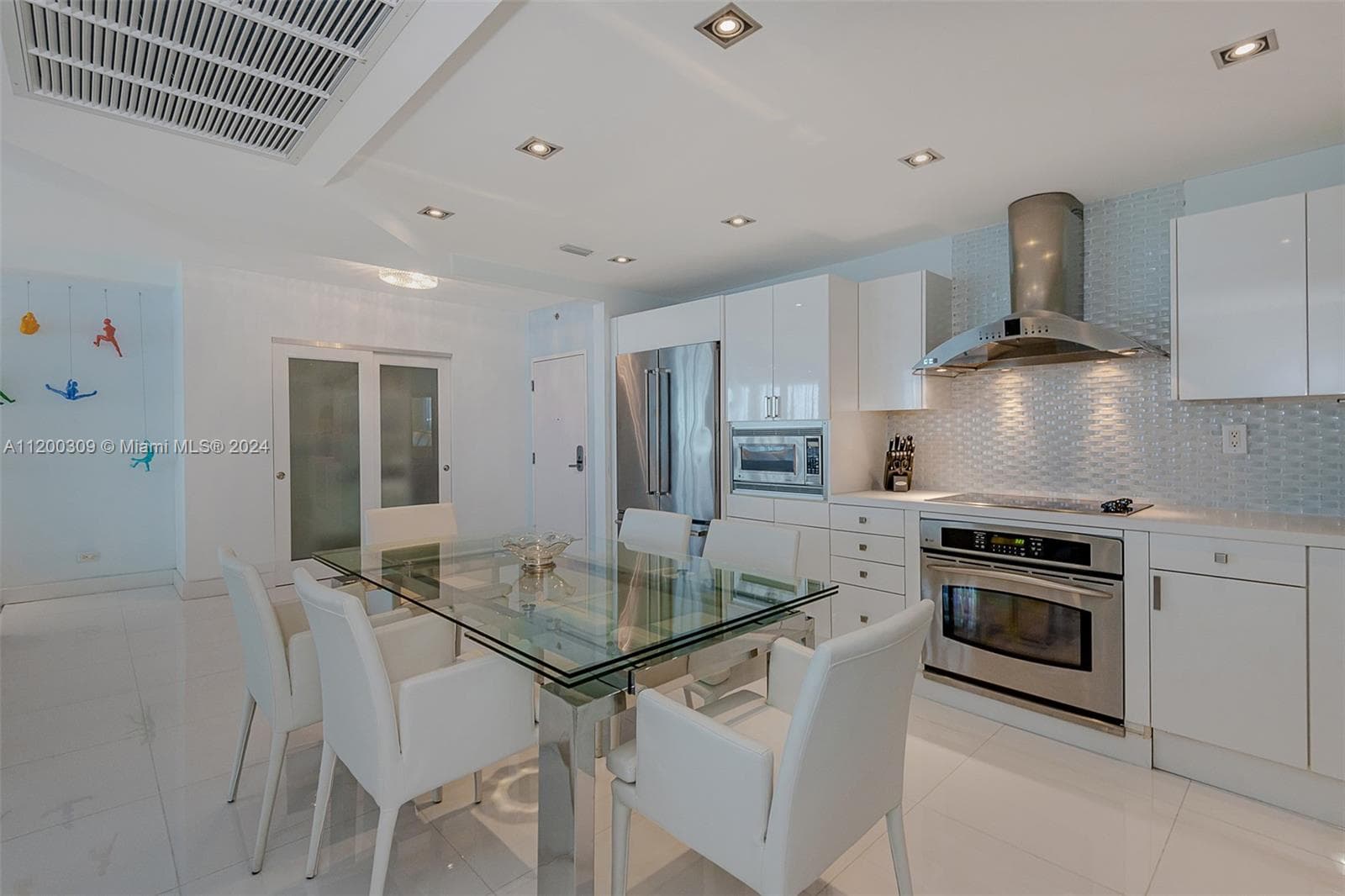2301 Collins Ave 1506 photo 21