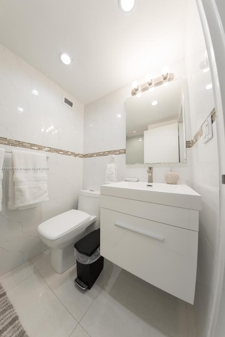 5601 Collins Ave 1603 photo 12