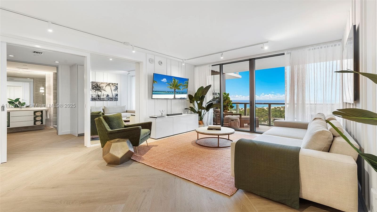 2201 Collins Ave 804 photo 1