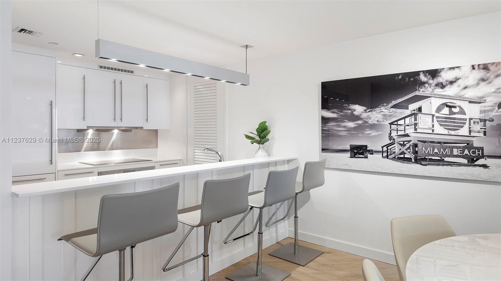 2201 Collins Ave 804 photo 10