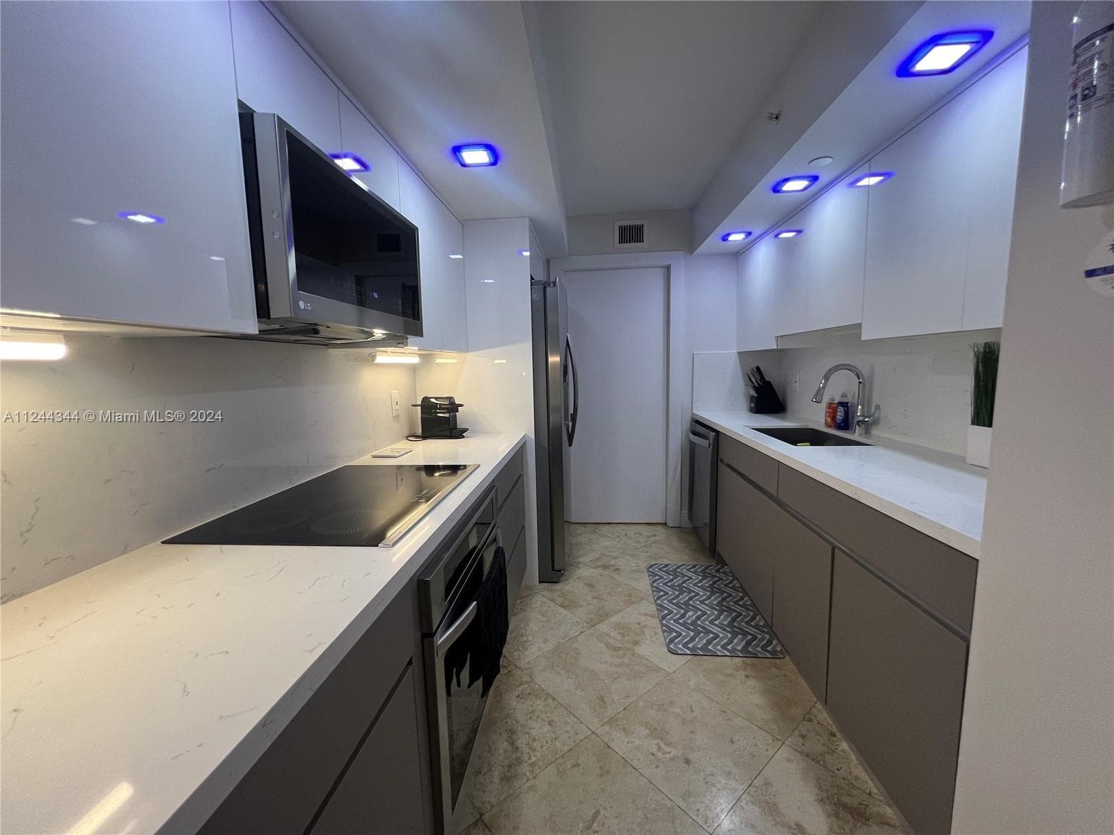 6917 Collins Ave 809 photo 5