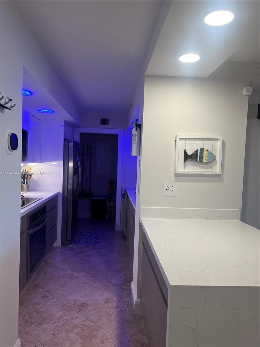 6917 Collins Ave 809 photo 9