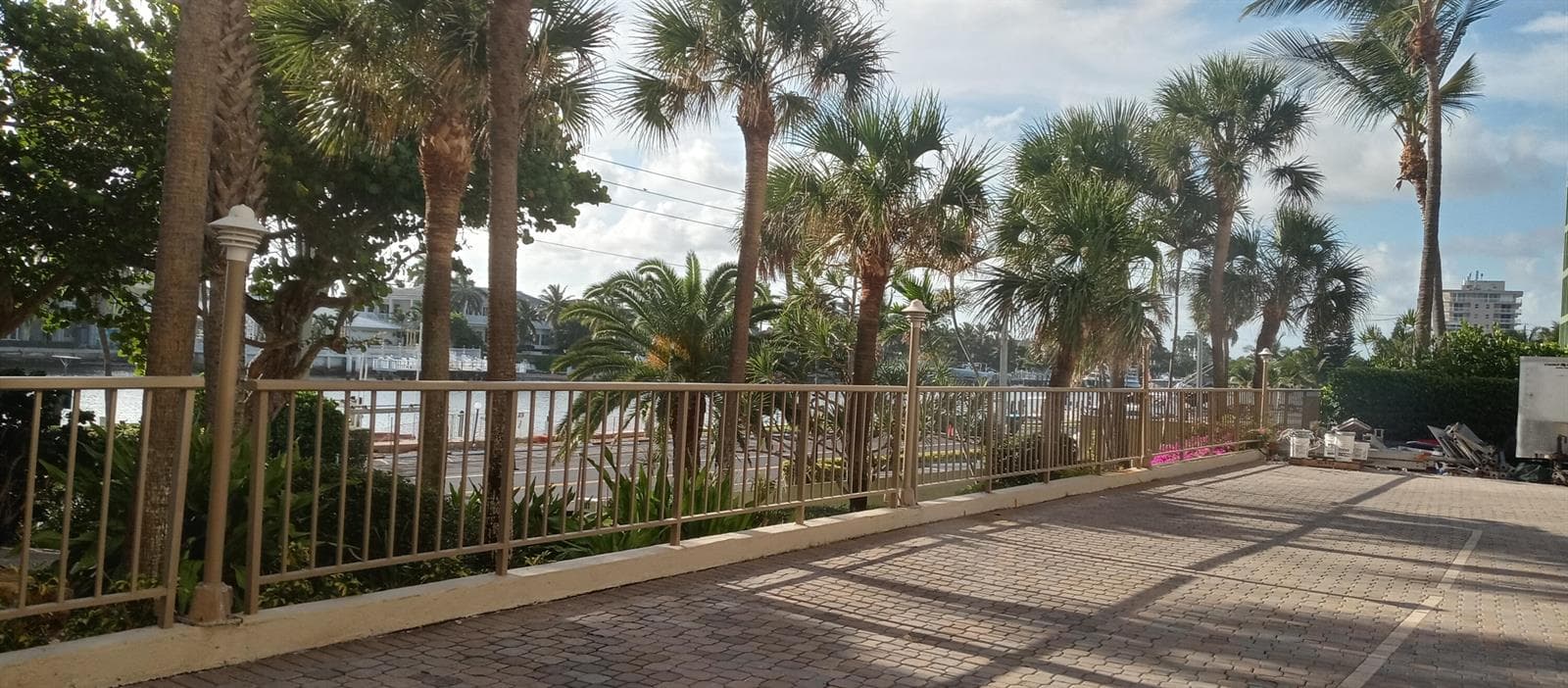 1021 Hillsboro Mile 204 photo 22