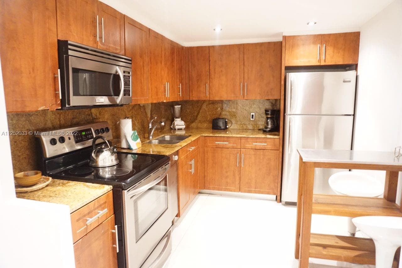 5161 COLLINS AV 309 photo 6