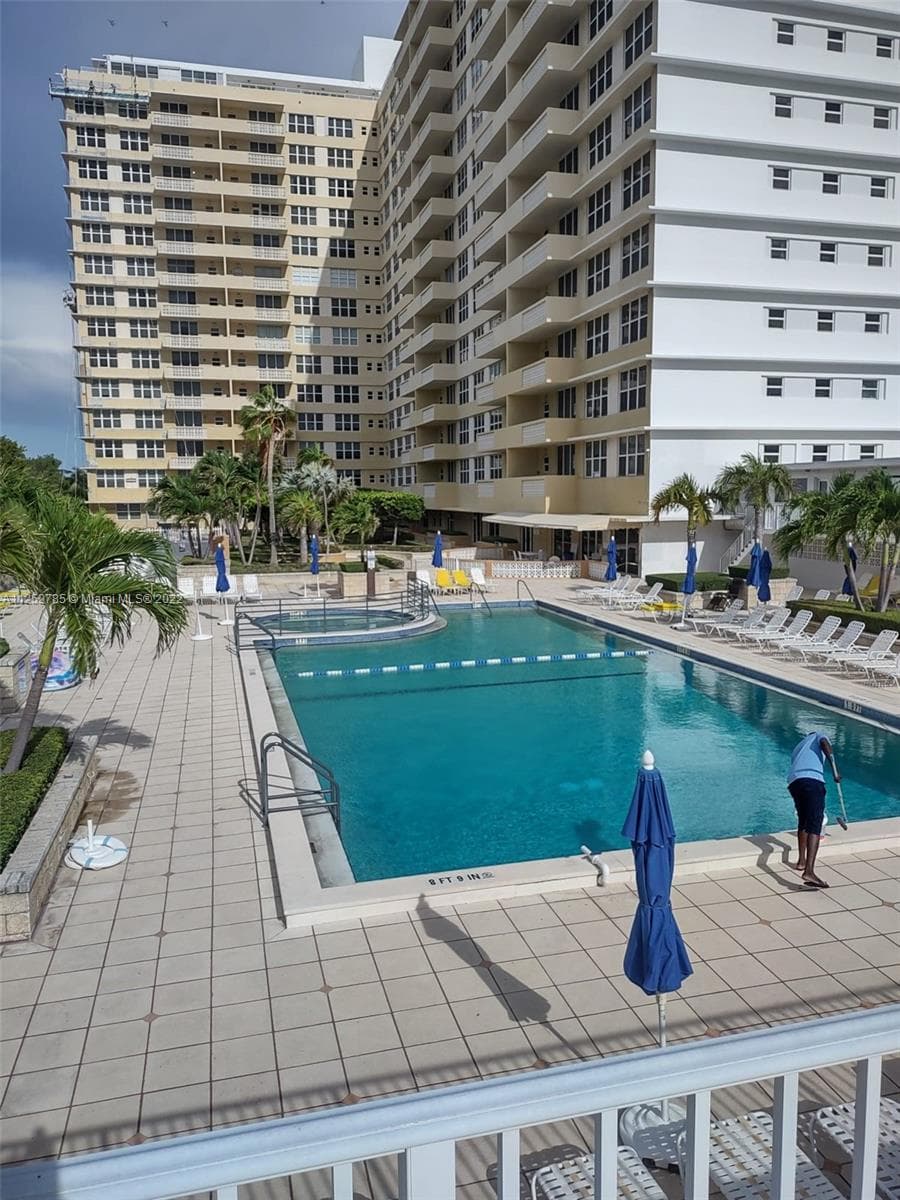 4747 Collins Ave 107 photo 2