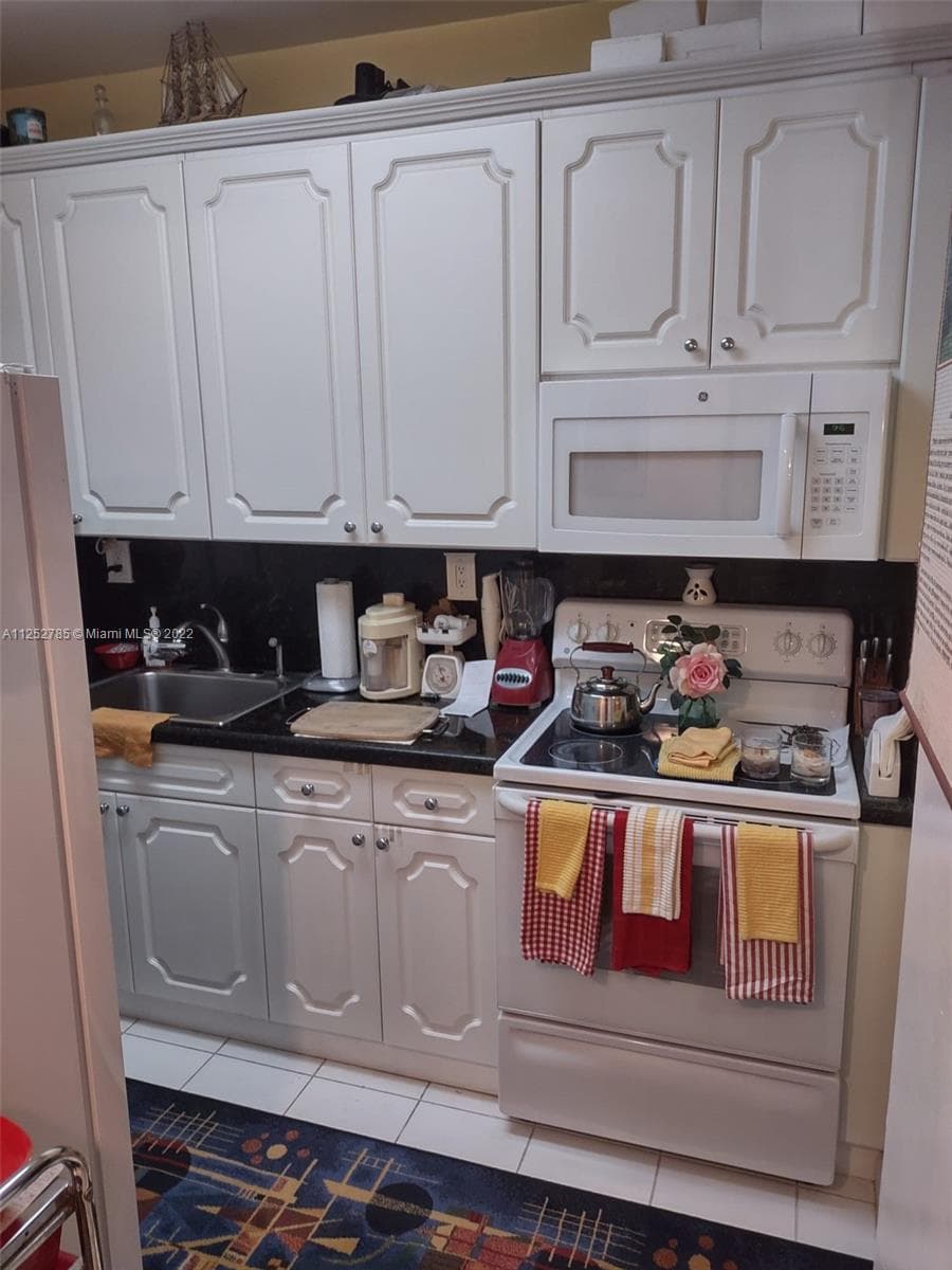 4747 Collins Ave 107 photo 9