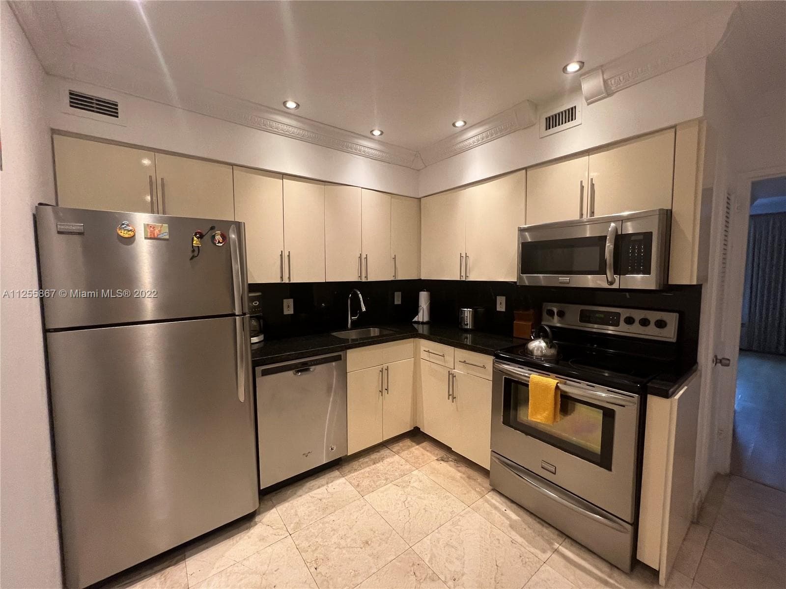 5161 Collins Ave 1711 photo 3