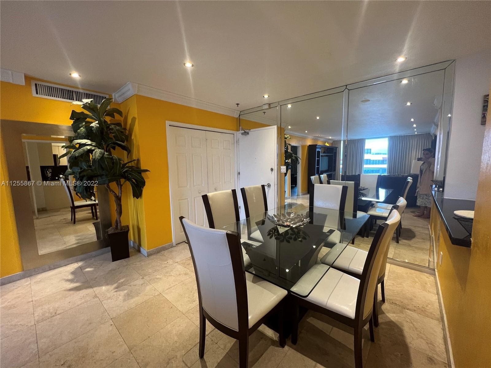 5161 Collins Ave 1711 photo 4