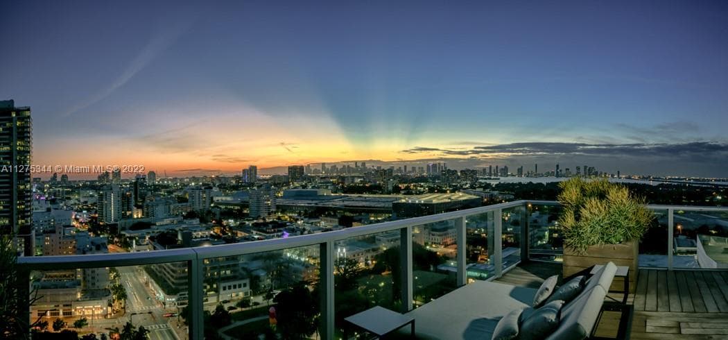 2001/UPH photo 7