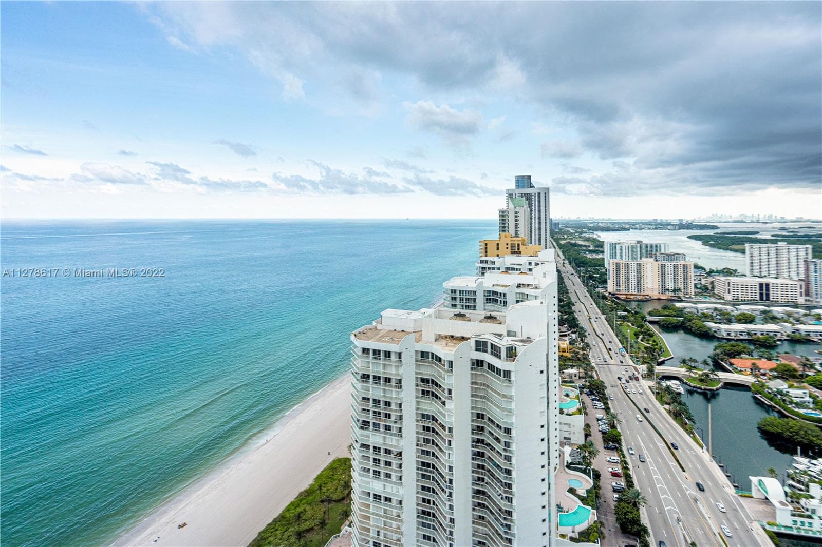 16699 Collins Ave 4108 photo 2
