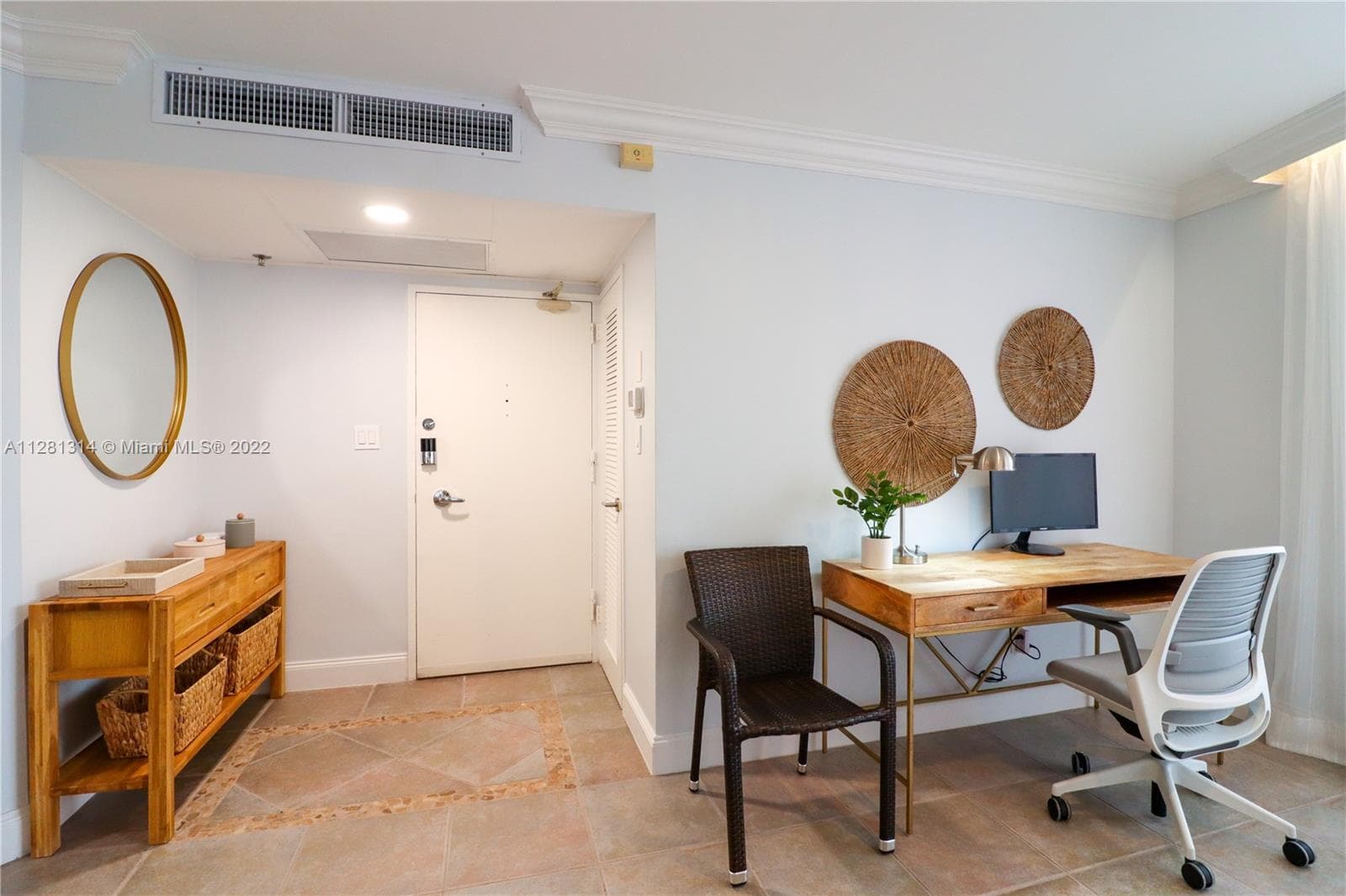 5161 Collins Ave 404 photo 2
