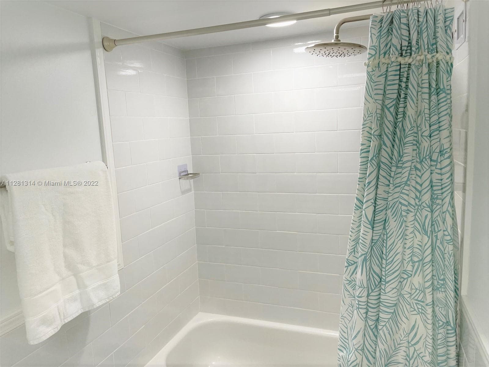 5161 Collins Ave 404 photo 11