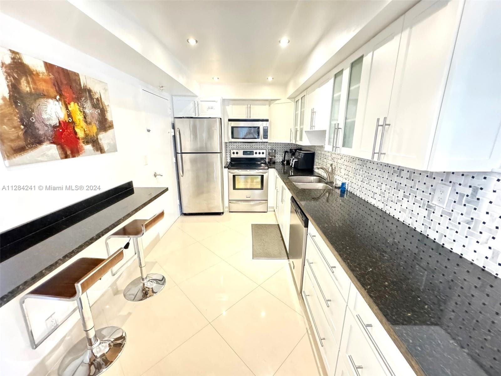 3901 S Ocean Dr 8E photo 2