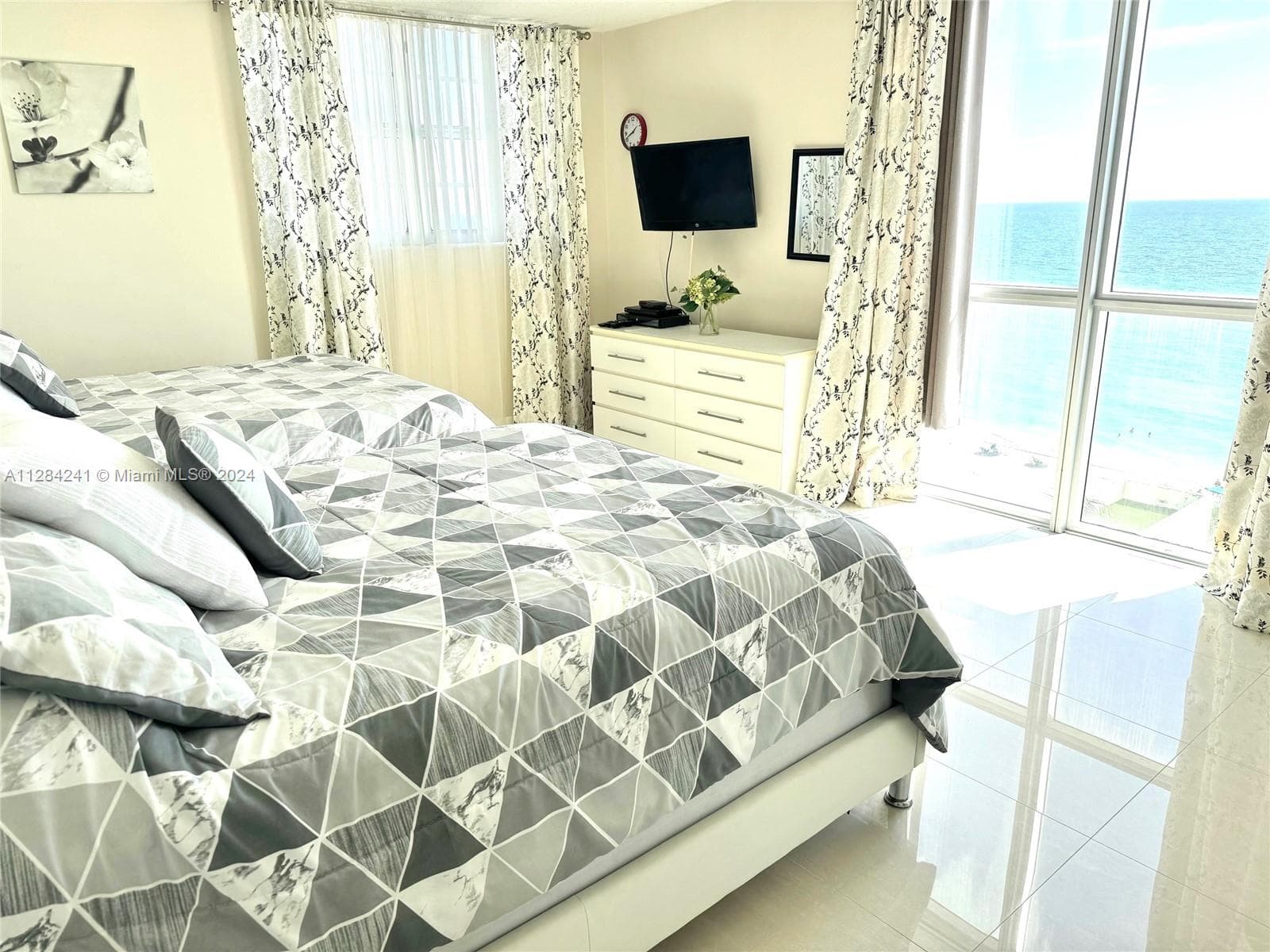 3901 S Ocean Dr 8E photo 3