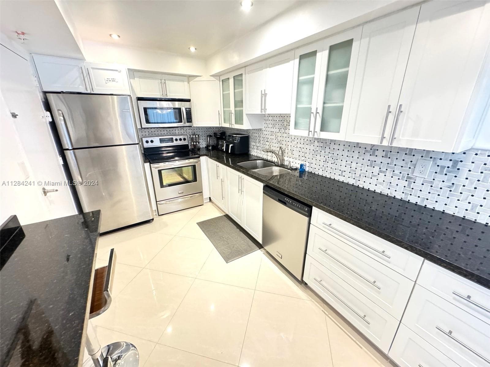 3901 S Ocean Dr 8E photo 4