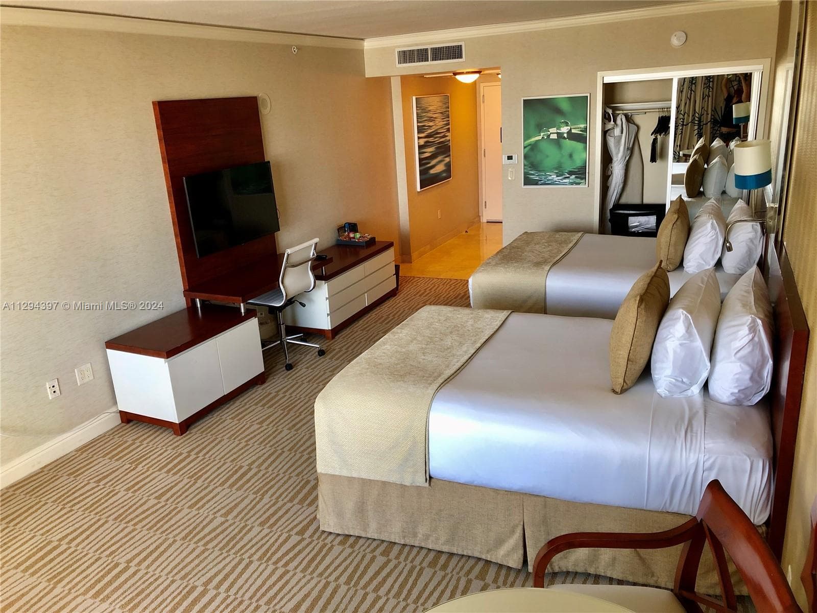 18001 Collins Ave 501 photo 4