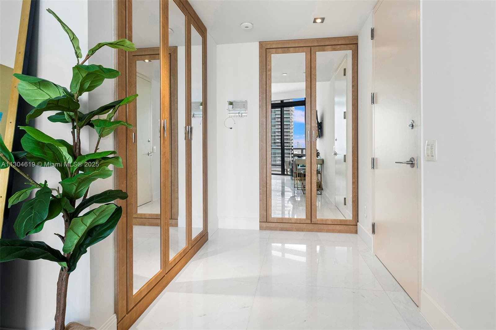 2201 Collins Ave 1926/PH- photo 10