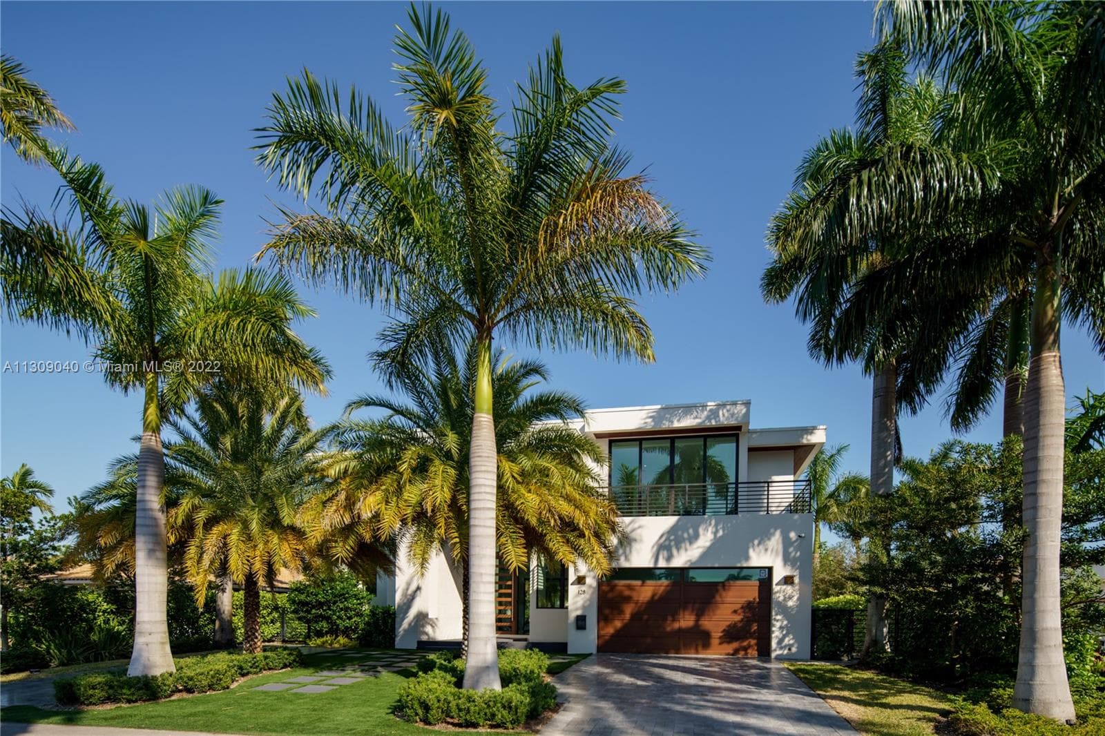 128 Fiesta Way photo 3