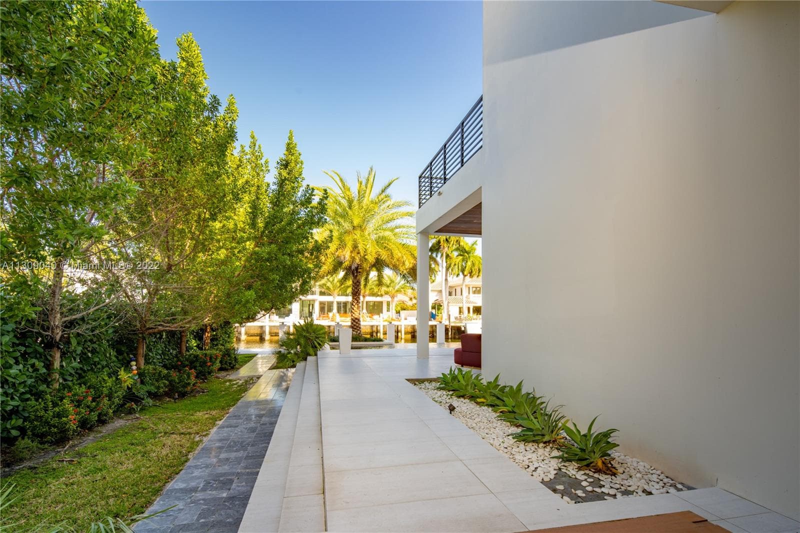 128 Fiesta Way photo 19